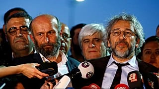 MİT TIR'ları davasında yargılanan gazeteci Erdem Gül'e beraat