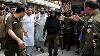 Pakistan'da 17 bin iktidar partisi üyesine seçim kanunu ihlalinden soruşturma