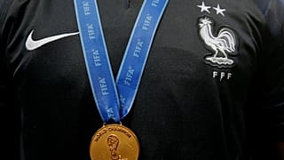 La camiseta francesa de dos estrellas se hace de rogar