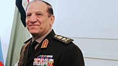  رئيس الأركان المصري السابق سامي عنان في حالة "حرجة" بالمستشفى