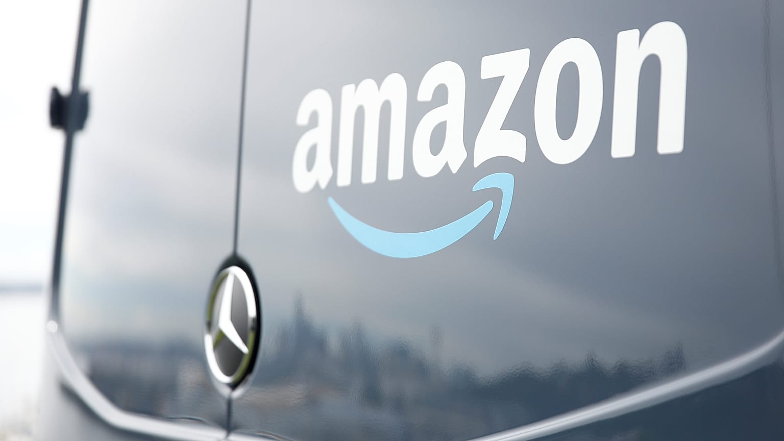 Binlerce Amazon çalışanı greve gidiyor