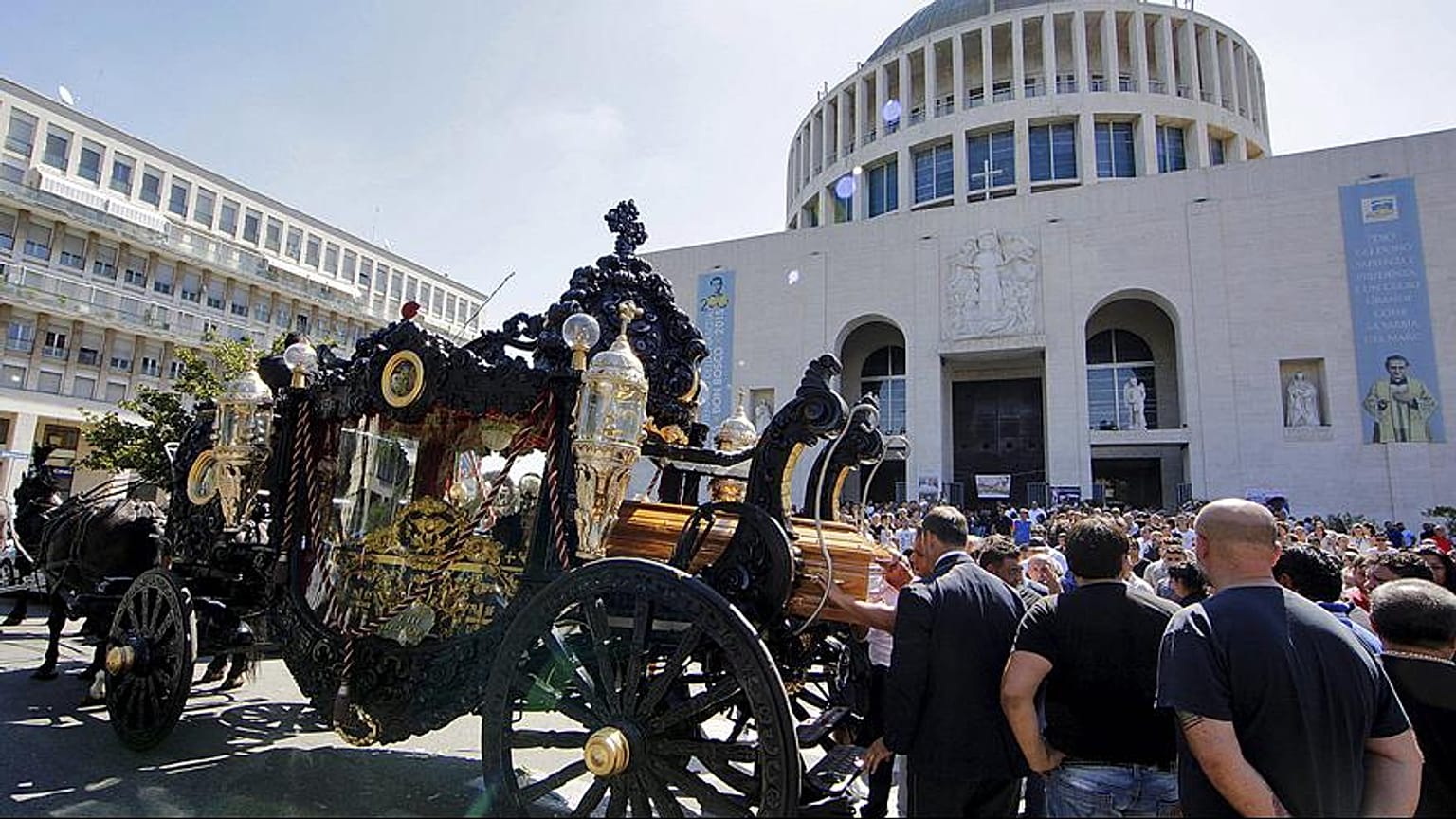 Il funerale show dei Casamonica
