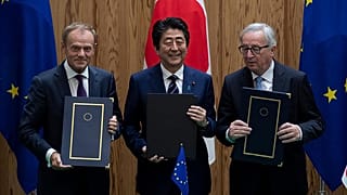Japón y la UE firman un acuerdo comercial contra el proteccionismo de Trump