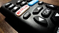 مخاوف بشأن مستقبل نيتفلكس بعد الإعلان عن جمود أعداد مشتركيه