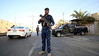 هروات وخراطيم مطاطية لتفريق المحتجين على تدهور الخدمات في البصرة