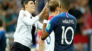 Dünya Kupası finalinde sahaya inen Pussy Riot üyelerine hapis cezası