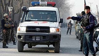 IŞİD Taliban'ı namazda vurdu: 15 ölü