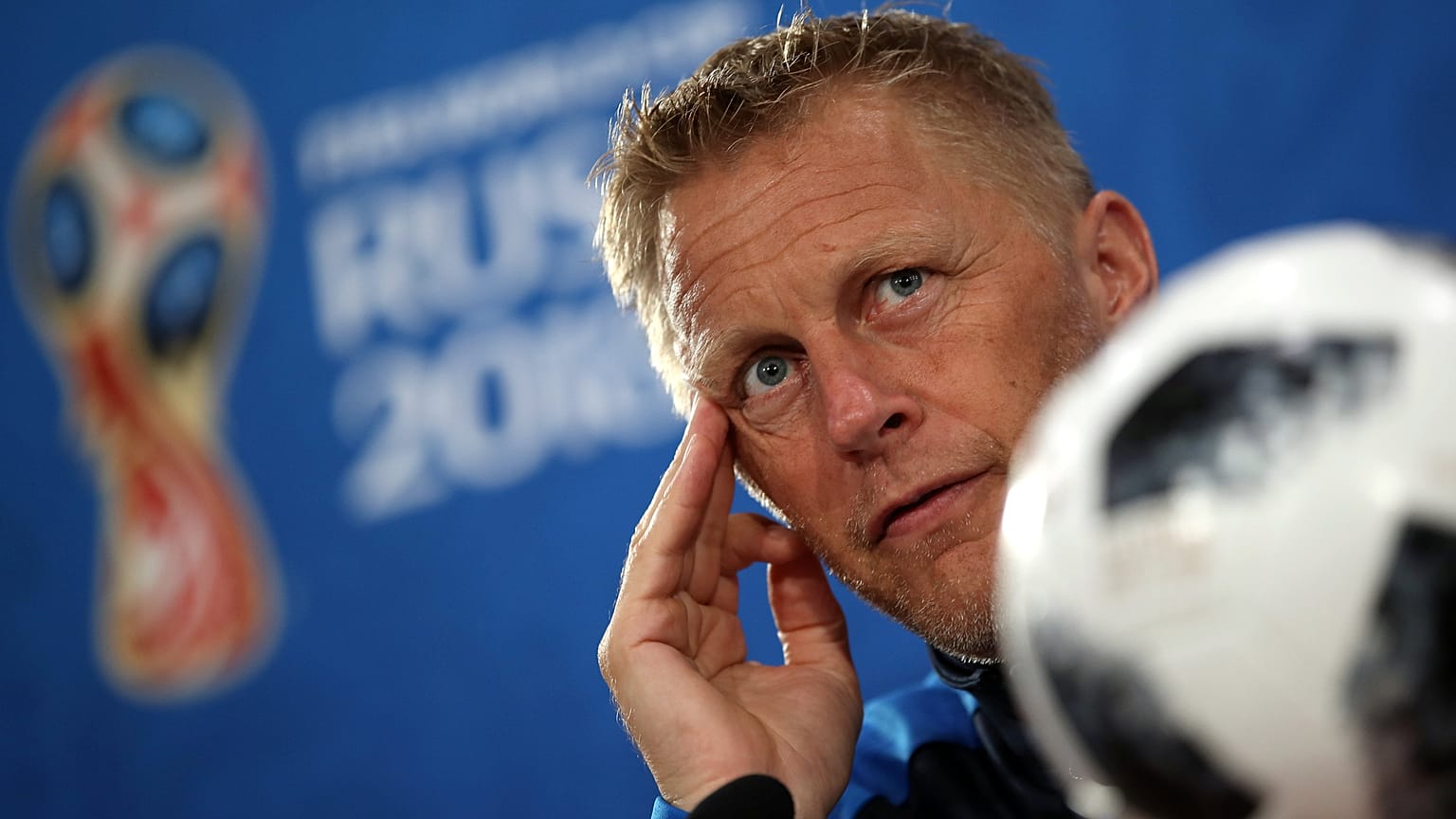 Clapping de fin pour le coach islandais