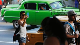 Los teléfonos móviles ya tendrán Internet en Cuba
