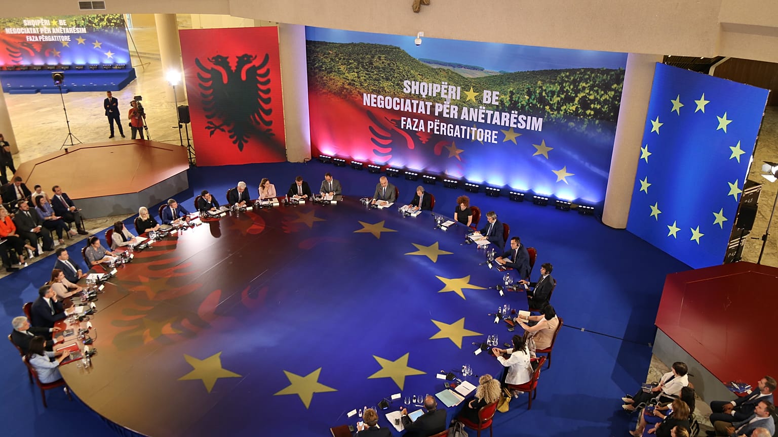 Έπαινοι και παραινέσεις από τον Γιοχάνες Χαν