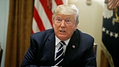 Trump dice ahora que "se equivocó" en sus declaraciones sobre la influencia rusa