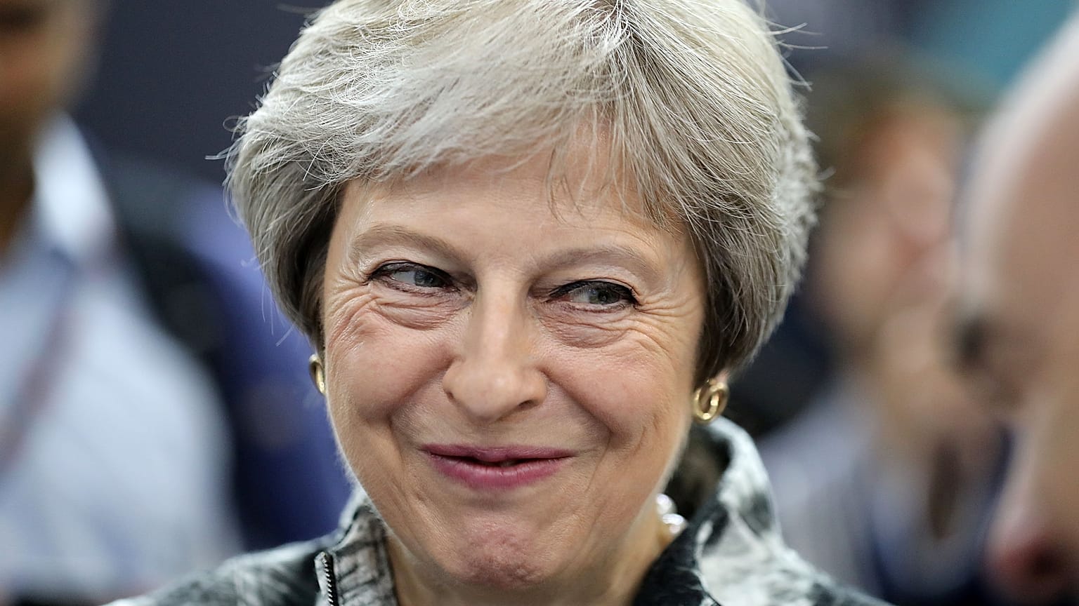 May trava conservadores pró-europeus
