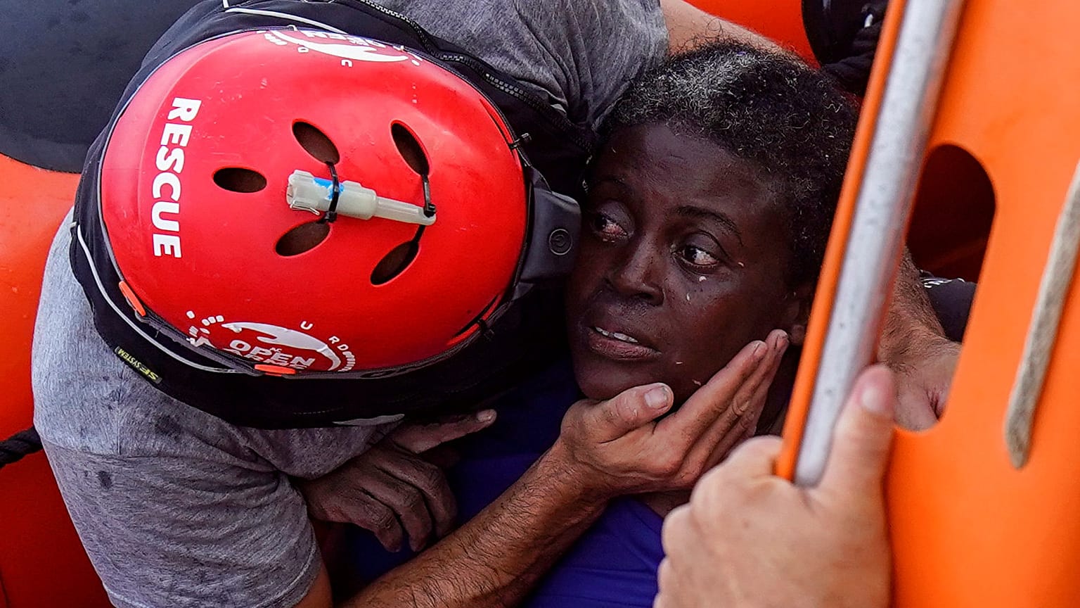 Open Arms acusa a Libia de abandonar náufragos