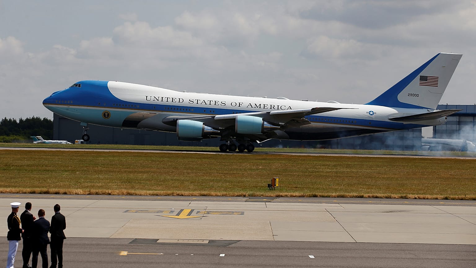 Trump bastırınca Boeing fiyat kırdı, bir fiyatına iki Air Force One