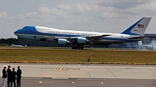 Trump bastırınca Boeing fiyat kırdı, bir fiyatına iki Air Force One