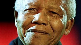 Özgürlüğün sembolü Mandela doğumunun 100. yılında anılıyor