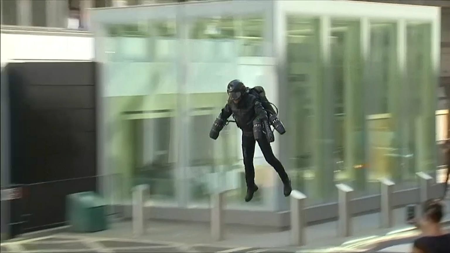 iron man kostüm londra uçan adam 