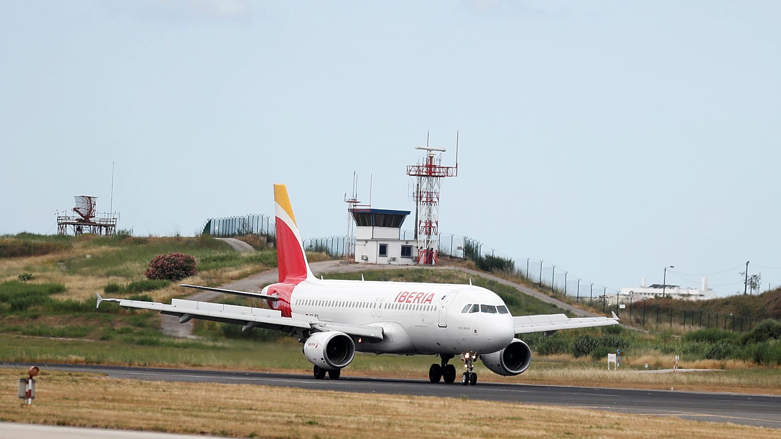 Un avión de Iberia en el aeropuerto de Lisboa