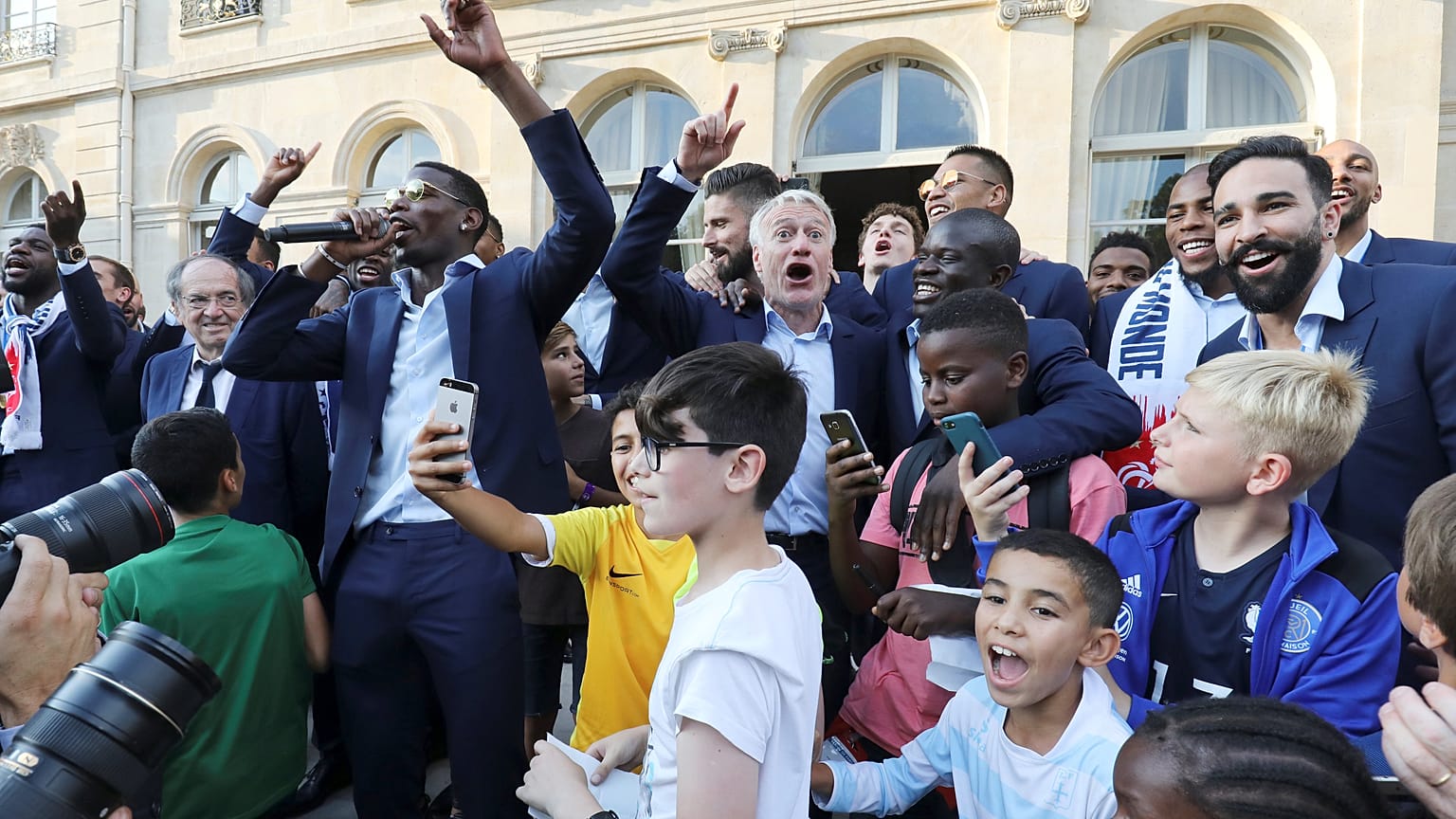 Virale Videos: Wie Paul Pogba (25) - mit und ohne Mama - Frankreich aufmöbelt