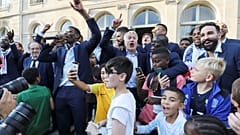 Virale Videos: Wie Paul Pogba (25) - mit und ohne Mama - Frankreich aufmöbelt