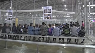 ΗΠΑ: Kαταγγελίες για κακοποίηση ανηλίκων μεταναστών