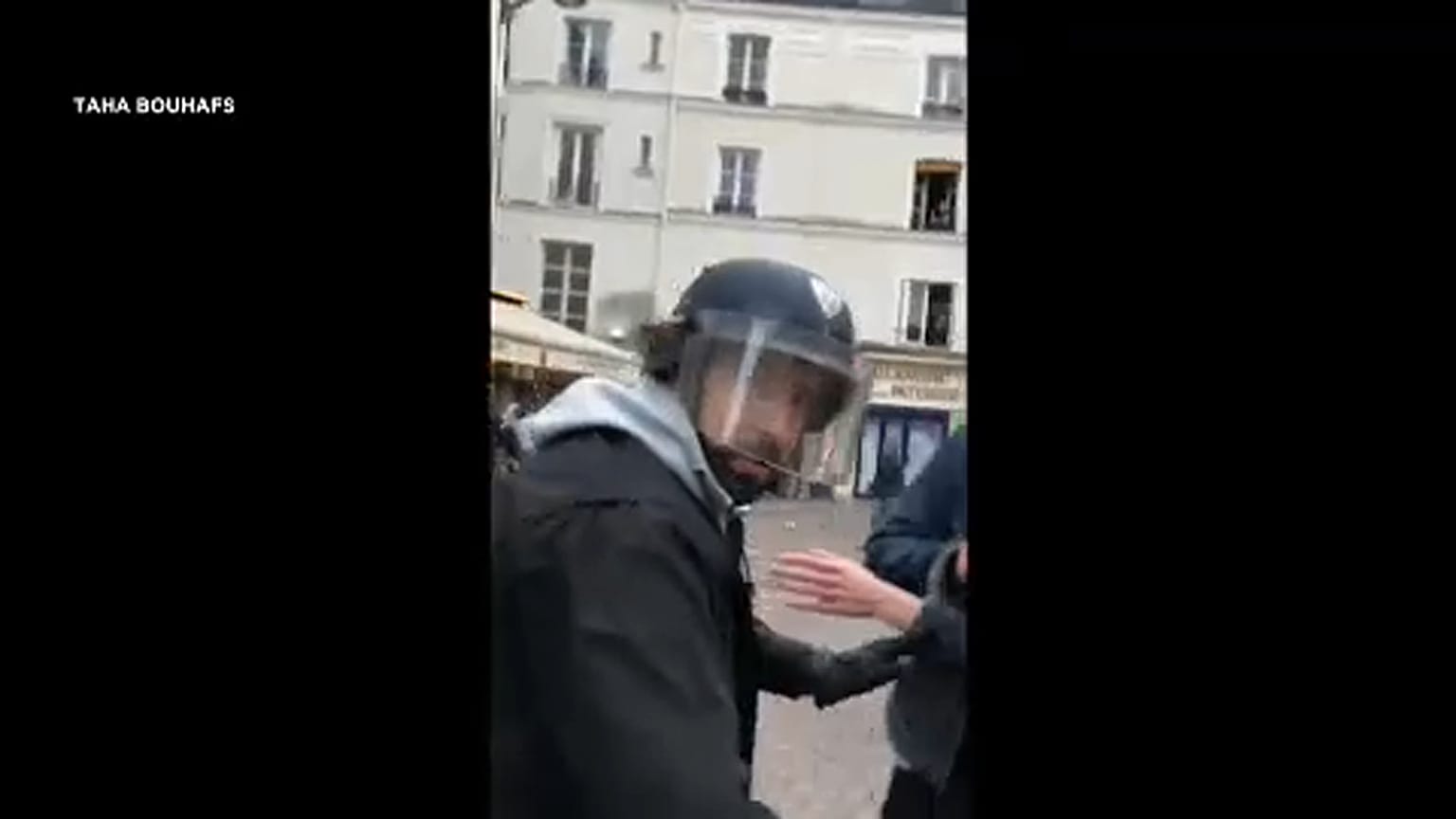 Vizsgálják Macron brutális biztonsági főnökét