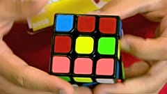 Zeka küpü gençler Rubiklerle yeteneklerini yarıştırıyor