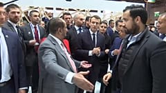 ماكرون يطرد حارسه الشخصي لاعتدائه بالضرب على متظاهر