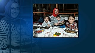 الأم وأولادها الثلاثة