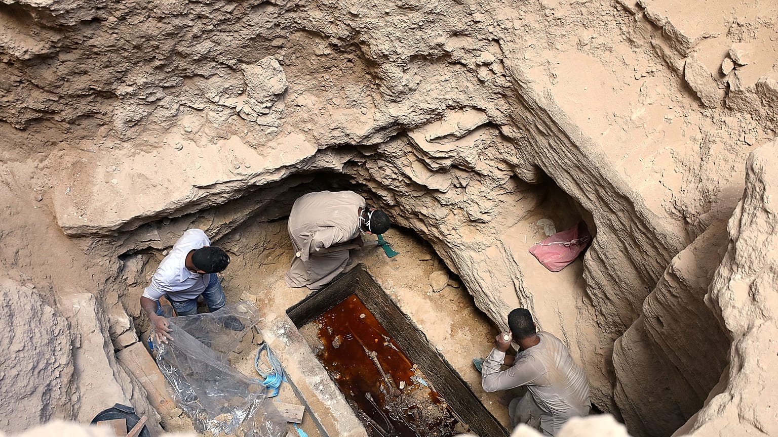 Egipto: abren el misterioso sarcófago de granito negro