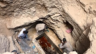 Egipto: abren el misterioso sarcófago de granito negro