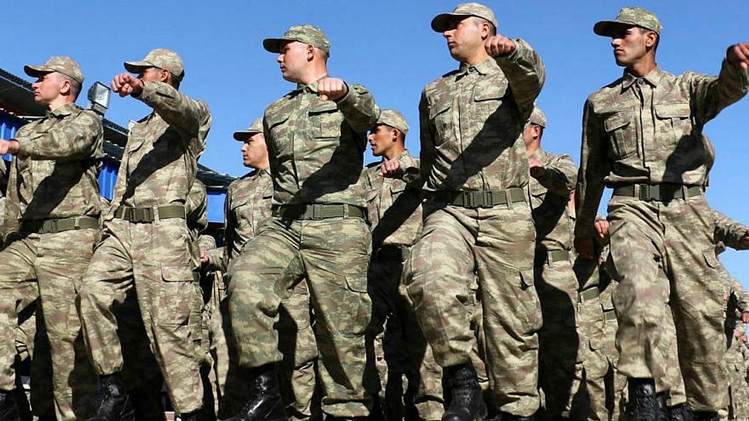 Bedelli askerlik için atını gözden çıkardı