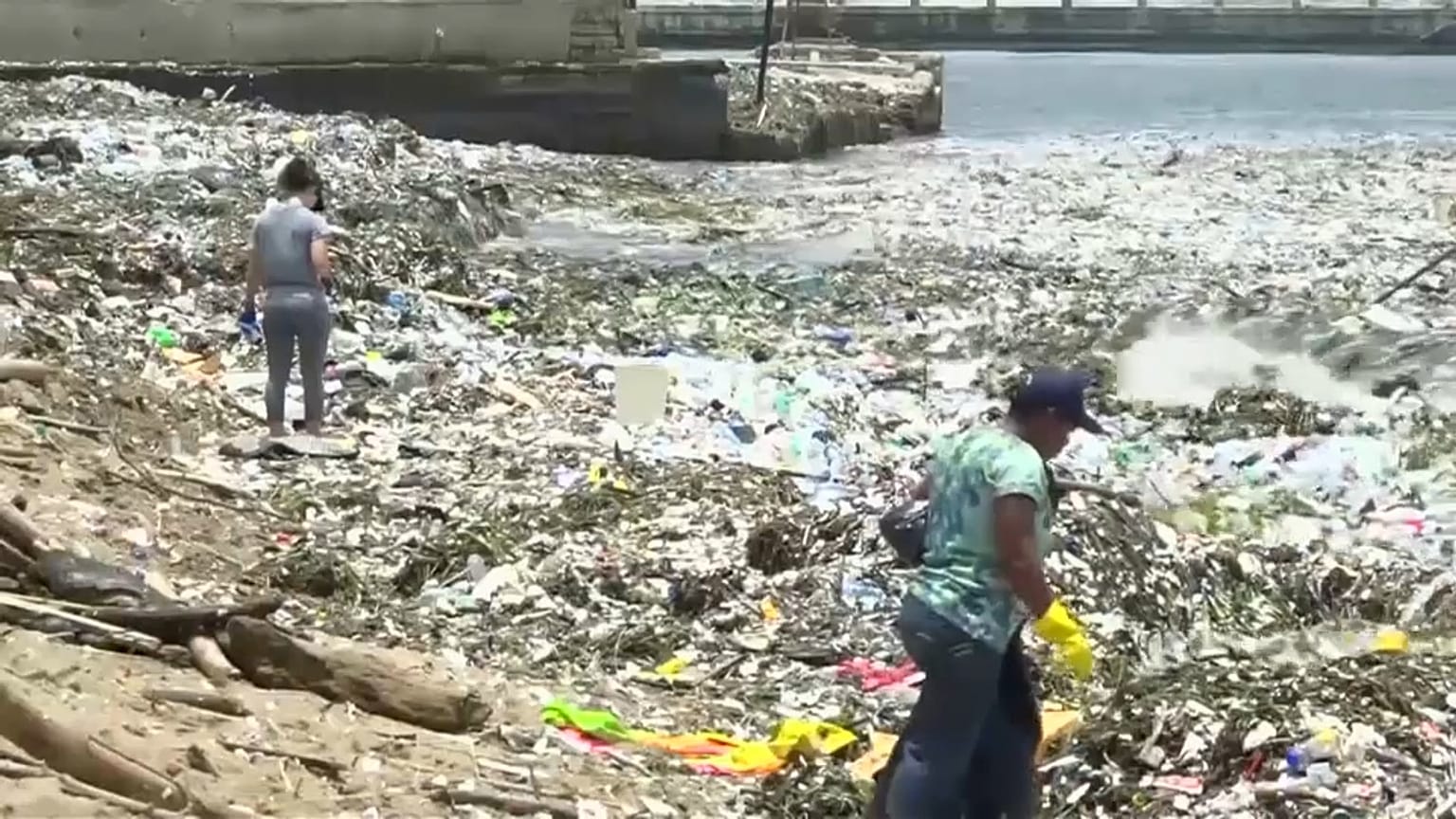 De mar de luxo a mar de lixo
