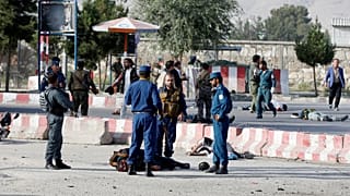 Türkiye'den ayrılan Cumhurbaşkanı Yardımcısı Dostum Afganistan'da bombalı karşılama 