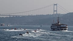 Európa és Ázsia között úsztak