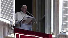 L'appello del Papa: "Fermate i naufragi"