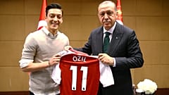 Mesut Özil'den Erdoğan fotoğrafı yorumu: Tekrar çektirirdim