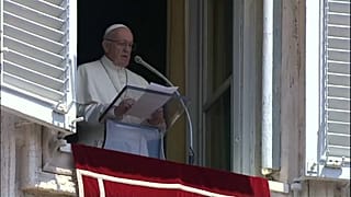 Папа Римский просит спасти мигрантов
