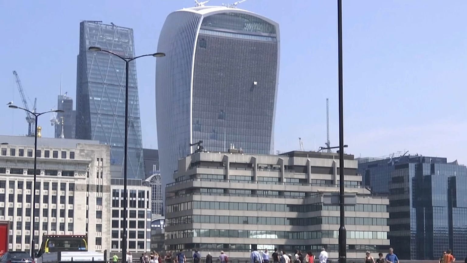 Brexit : Londres met la pression