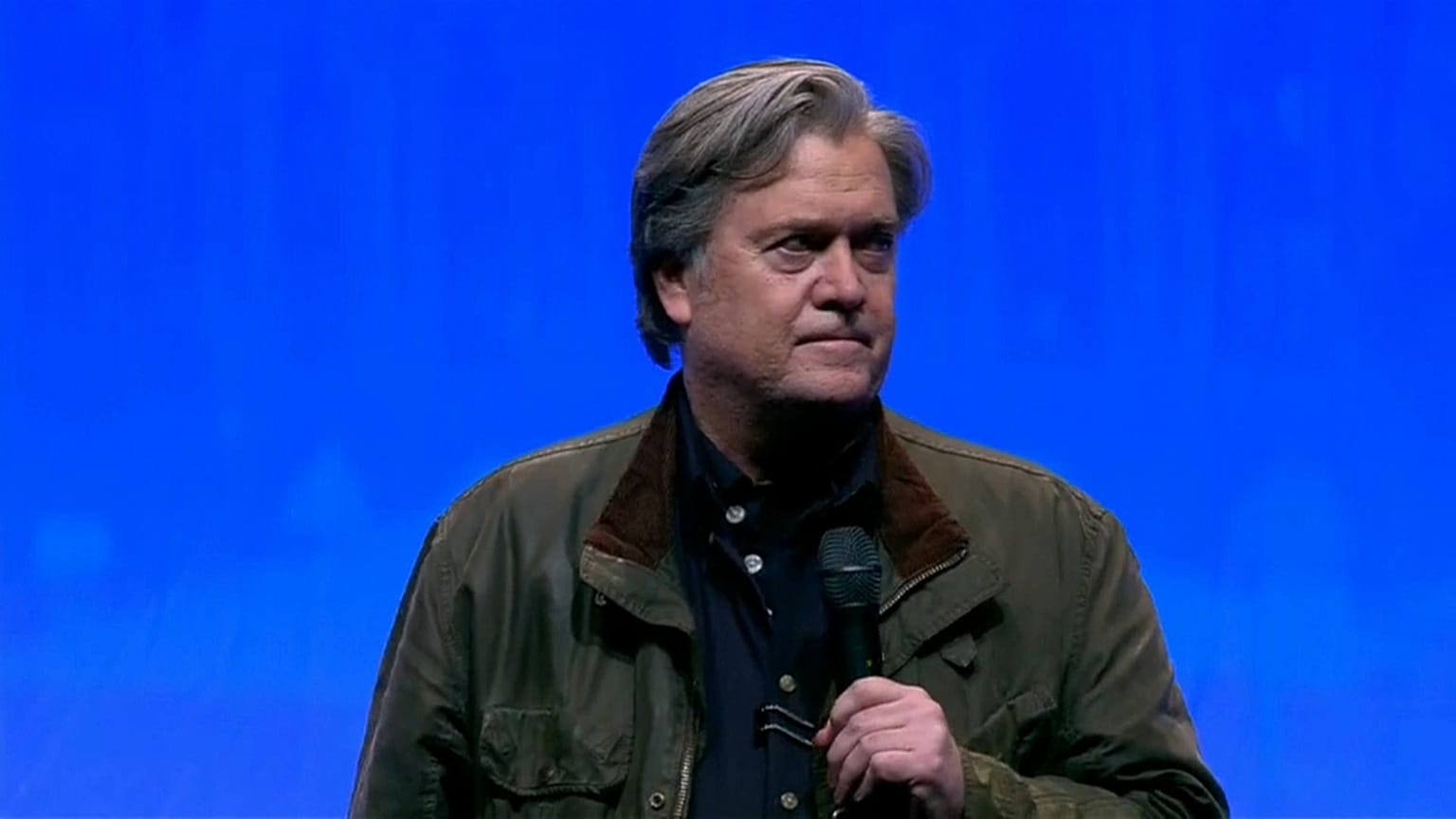 Bannon quer ajudar extrema-direita europeia