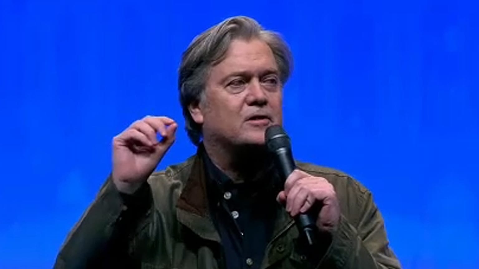 A szélsőjobbot tömörítené Európában Bannon