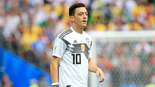 Çin'in Uygur politikasını eleştirisiyle gündem olan Mesut Özil'in futbol kariyerinde 25'inci yılı