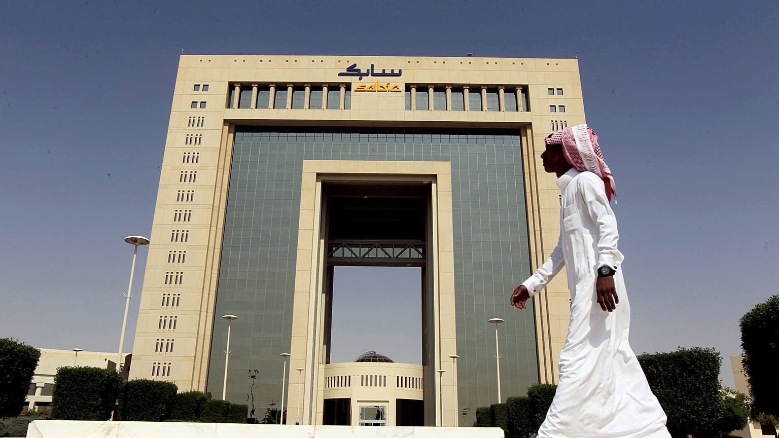  مصادر: صفقة سابك تتيح للسعودية تأجيل طرح أرامكو 