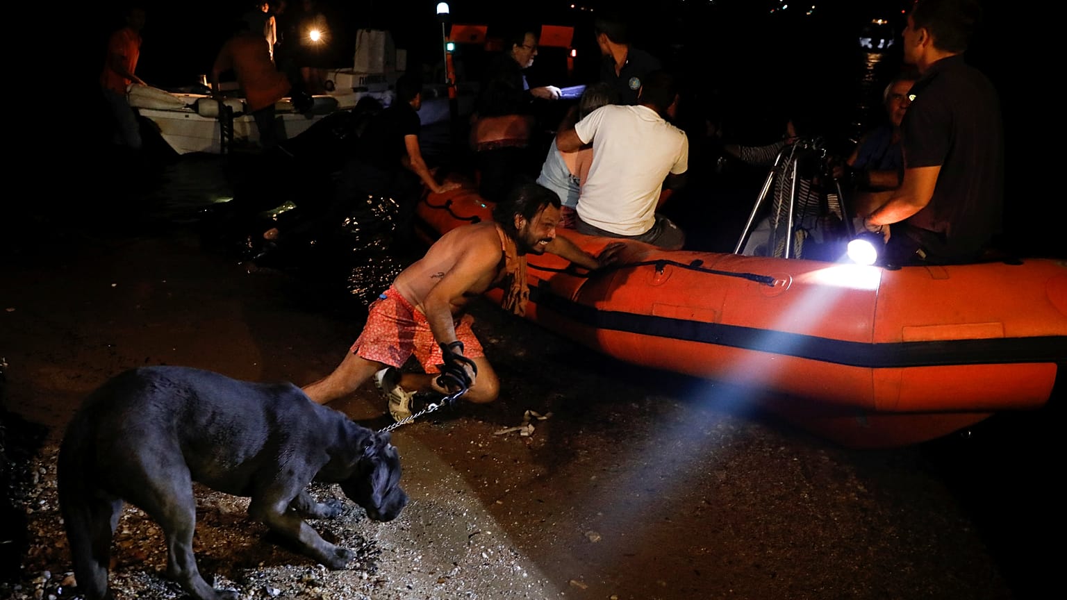 Νυχτερινή επιχείρηση διάσωσης δια θαλάσσης