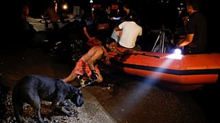 Fugir pelo mar enquanto a terra arde