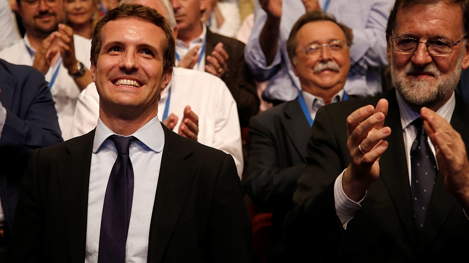 El flamante presidente del PP acorralado por el caso máster