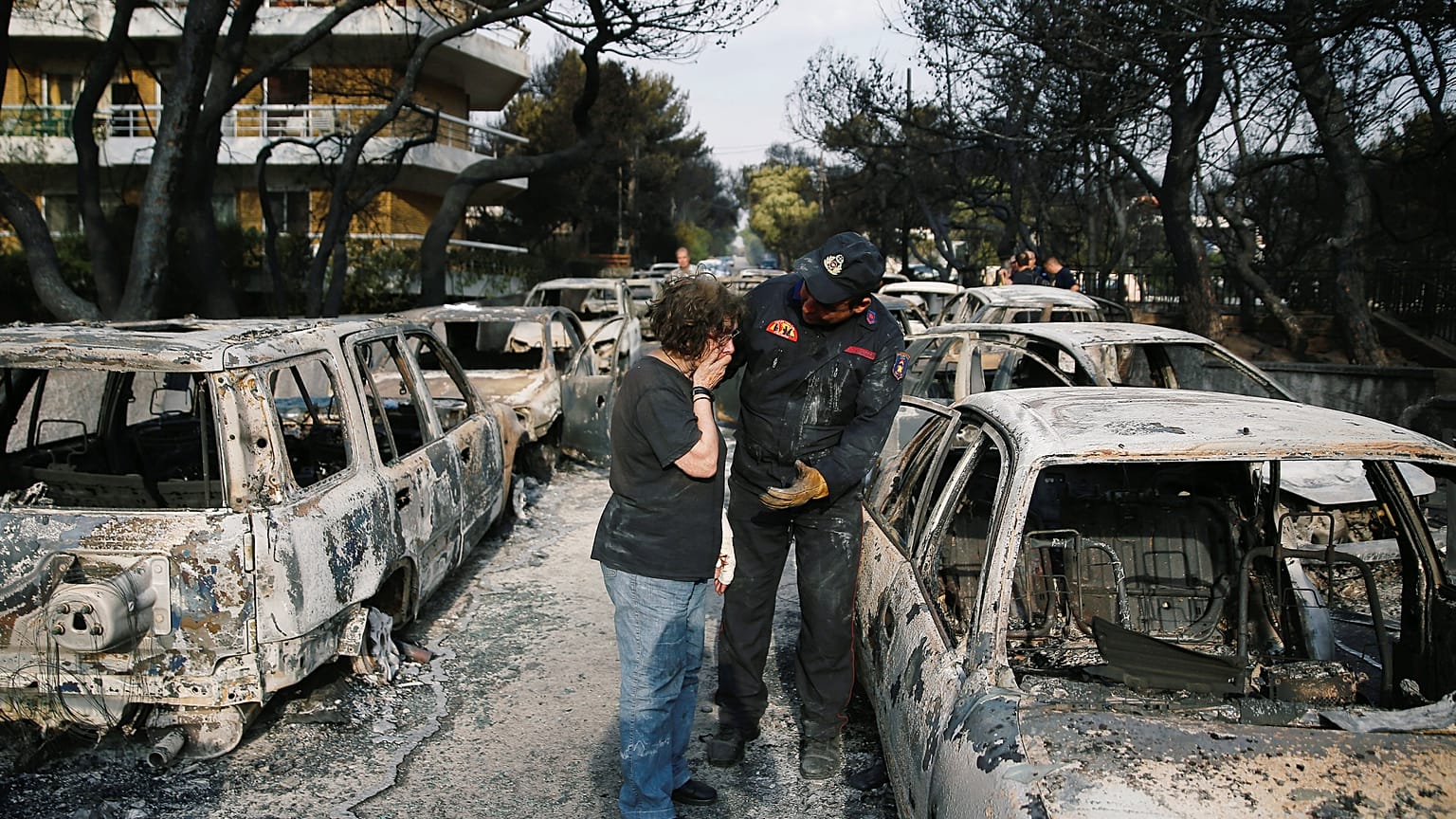 Εθνική τραγωδία: Τουλάχιστον 74 νεκροί - Κηρύχθηκε τριήμερο πένθος 