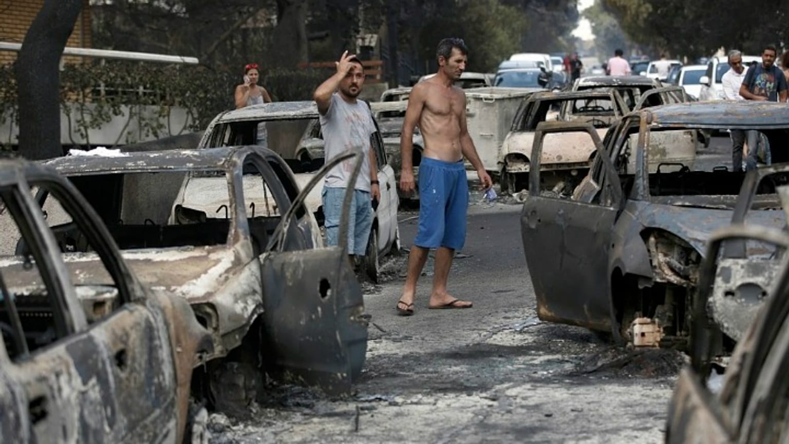 Μήνυμα στα ελληνικά από Τουσκ και Μακρόν - Συνομιλίες Τσίπρα με Γιούνκερ και Ερντογάν