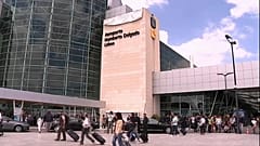 Varios niños retenidos en el Aeropuerto de Lisboa con sus familias