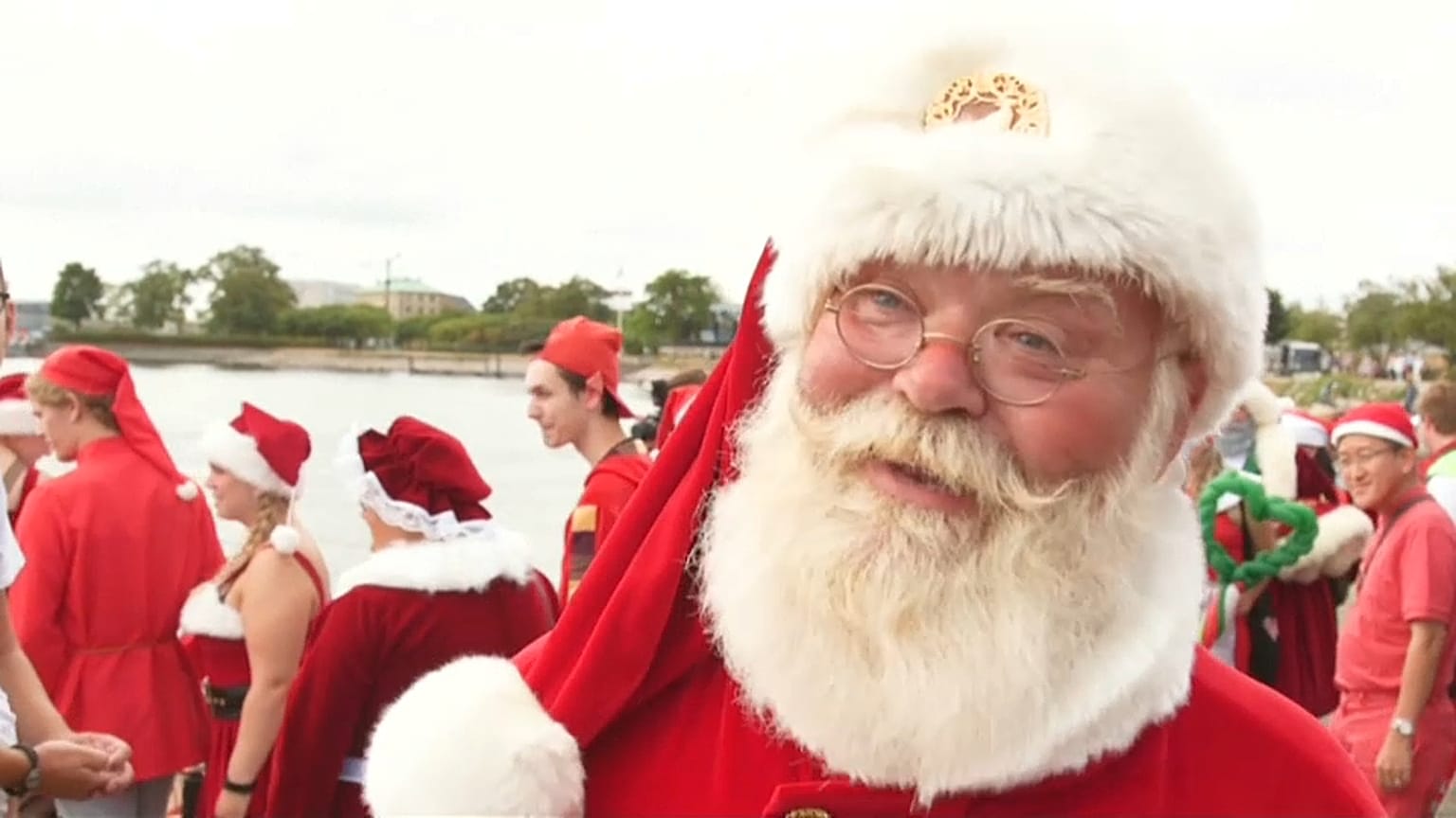 Onde de calor na Europa não evitou desfile de Pais Natal na Dinamarca